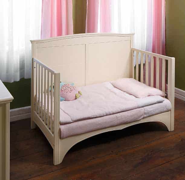 weiss-babybett-elisabeth-umbaubar-bettsofa-kissen