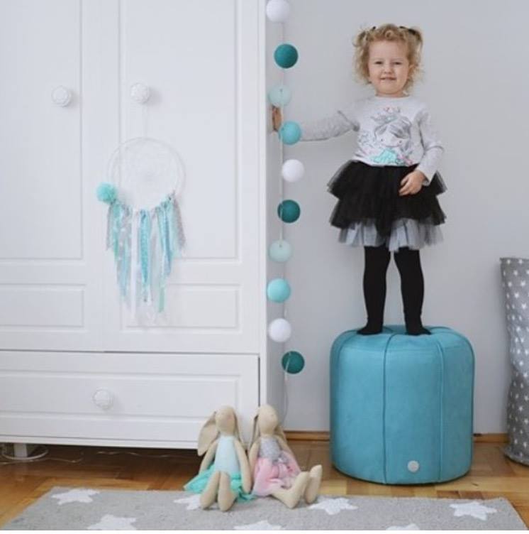 kleiderschrank-cassy-weiß-im-kinderzimmer