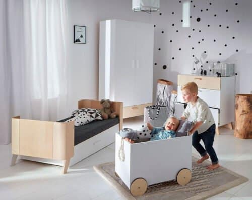 Kinderzimmer Hoppa Babybett, Kleiderschrank, Kommode, Spielzeugtruhe bei Zimmeria.de