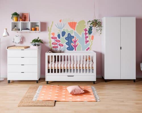 Babyzimmer Simple in Weiss 3-teilig: Kommode mit Wickelaufsatz, Babybett 140x70, Kleiderschrank