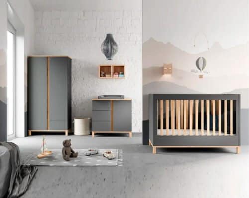 Babyzimmer Altitude in Grau 3-teilig: Babybett 140x70, Kommode, Kleiderschrank Lifestyle